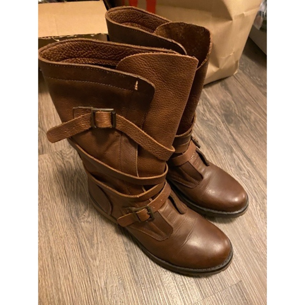 Women Brown Steve Madden size 8